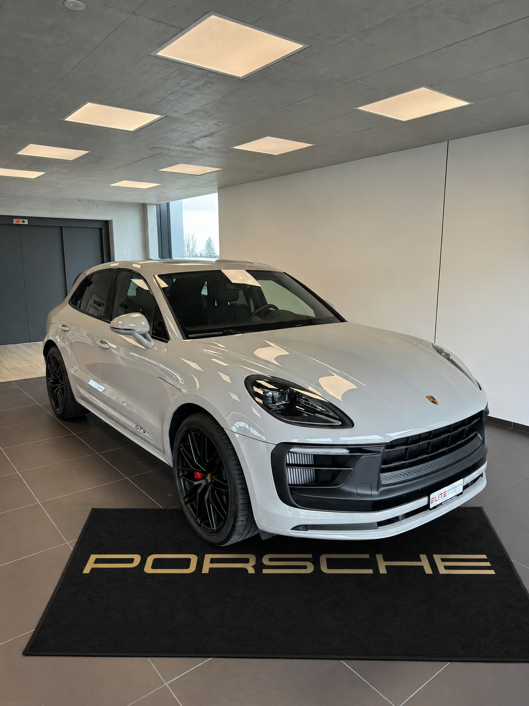 Premium Porsche Garage Rug – 152 x 221 cm  (5x7 ft)